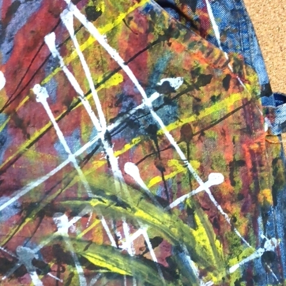 OLD NAVY PAINTERS SHORTS SIZE 35 IN A BEAUTIFUL HANDPAINTED COTTON - Picture 3 of 9